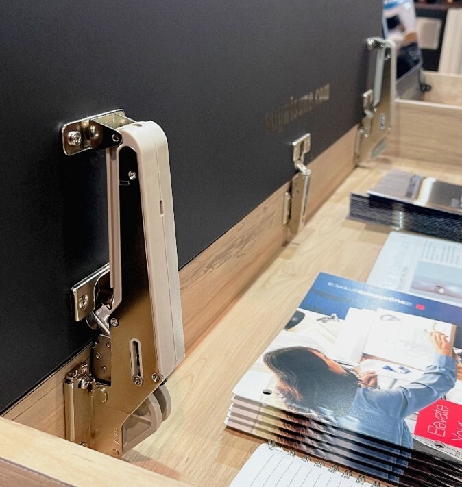 AILERON - LIFT-ASSIST LID STAY